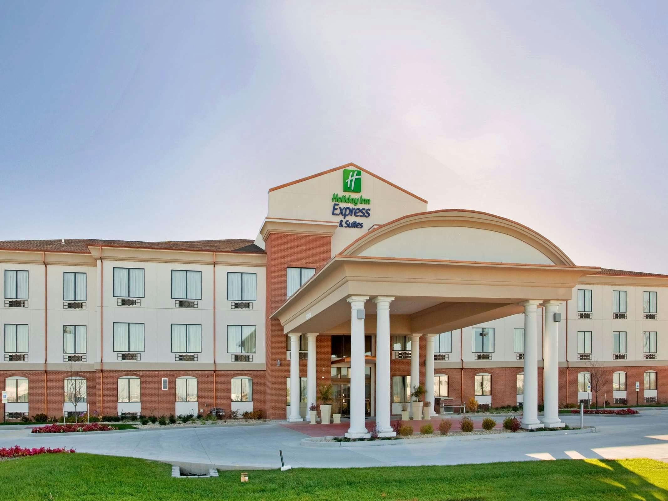 Holiday Inn Express Hotel & Suites St Charles