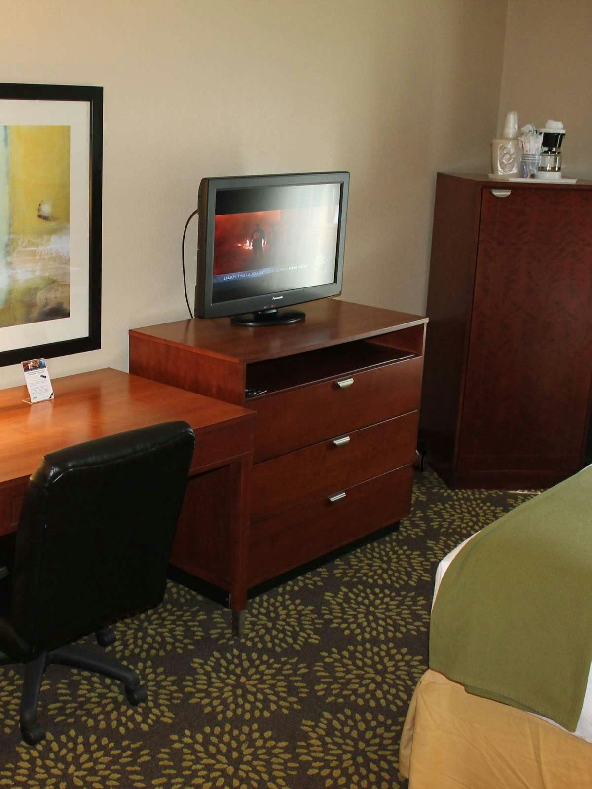 Hotel Holiday Inn Express Hotel & Suites Starkville photo 3