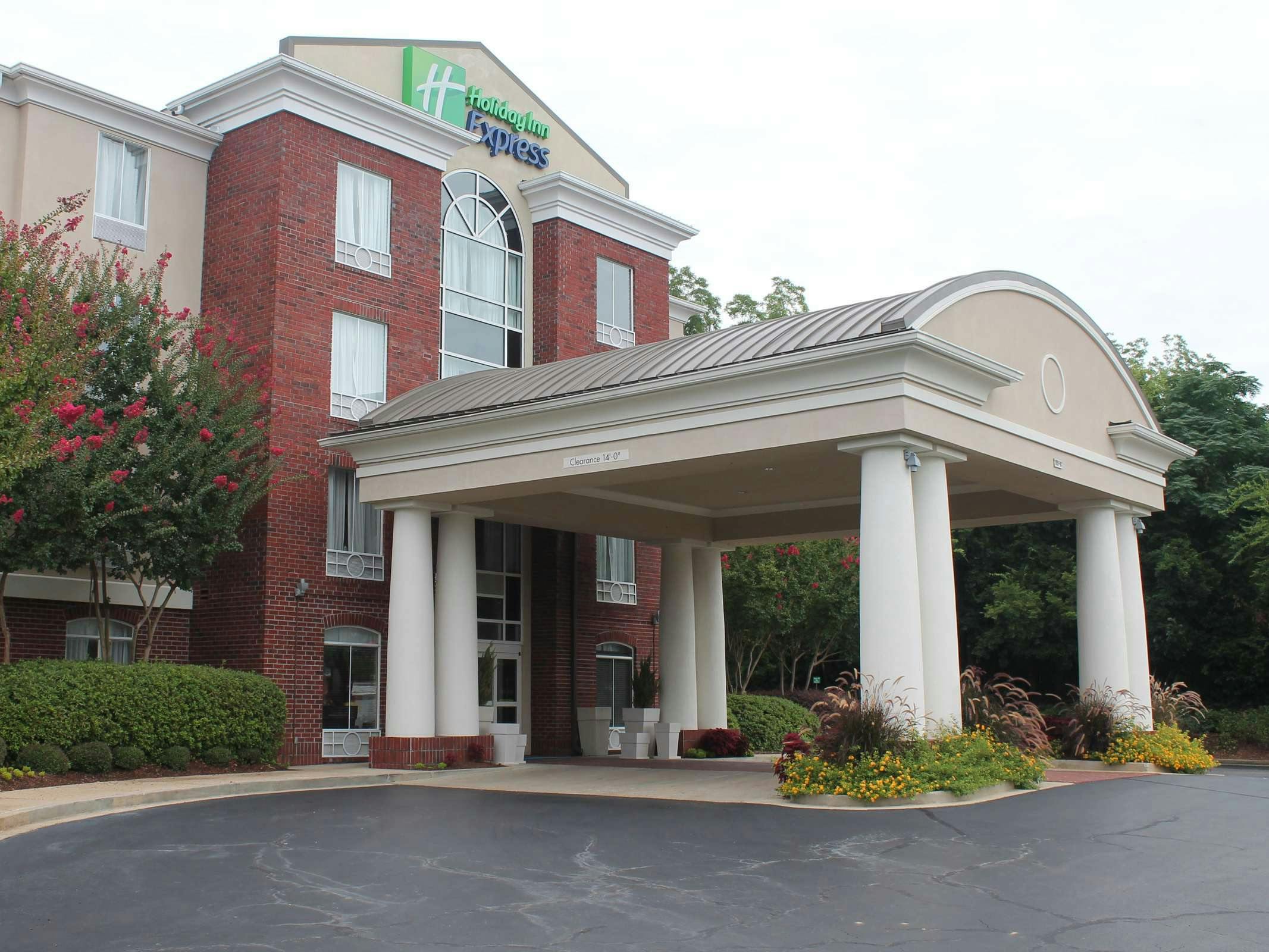Holiday Inn Express Hotel & Suites Starkville
