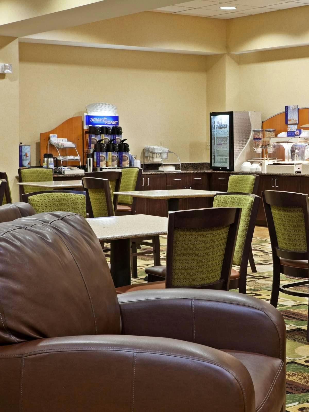 Hotel Holiday Inn Express Hotel & Suites Statesville photo 4