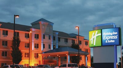 Holiday Inn Express Hotel & Suites St. Cloud