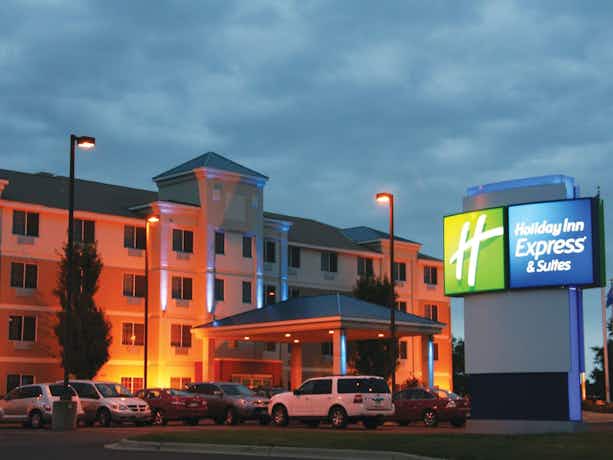 Holiday Inn Express Hotel & Suites St. Cloud