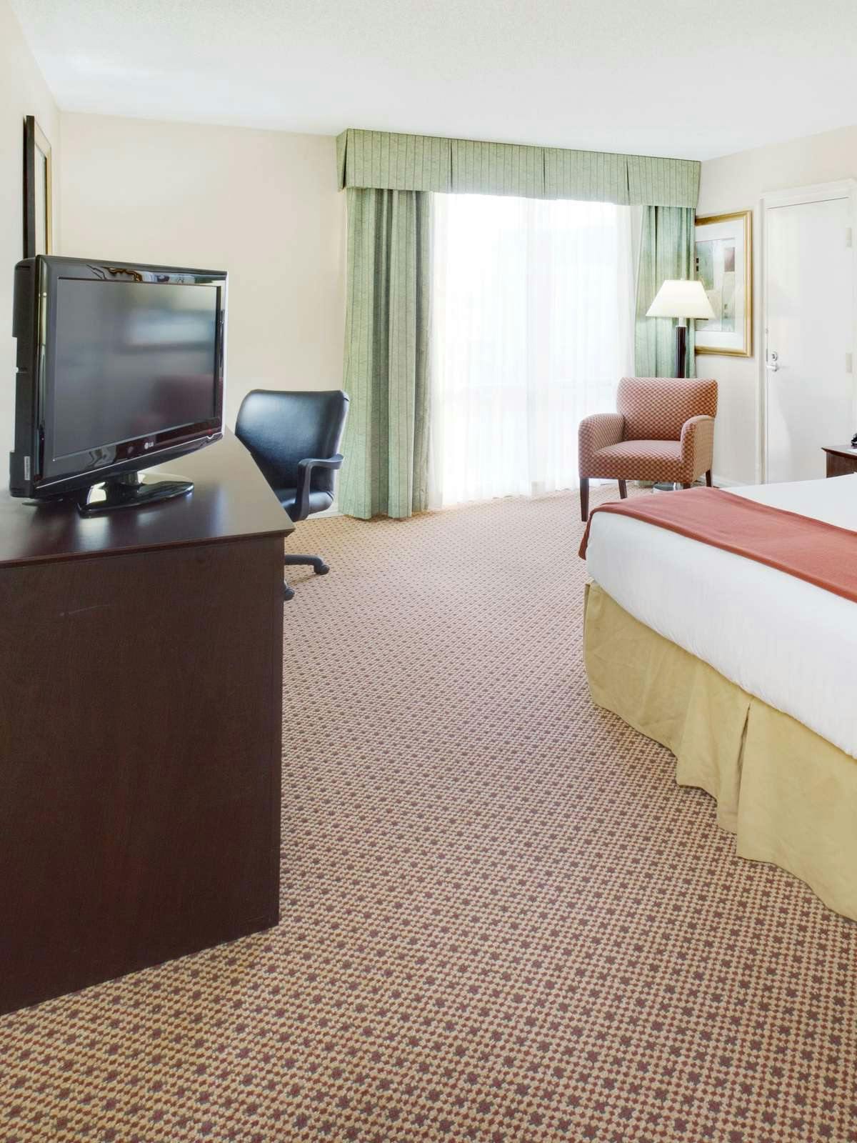 Hotel Holiday Inn Express Hotel & Suites Springfield photo 2