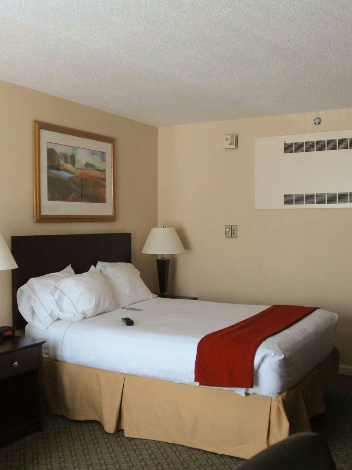 Hotel Holiday Inn Express Hotel & Suites Springfield photo 1