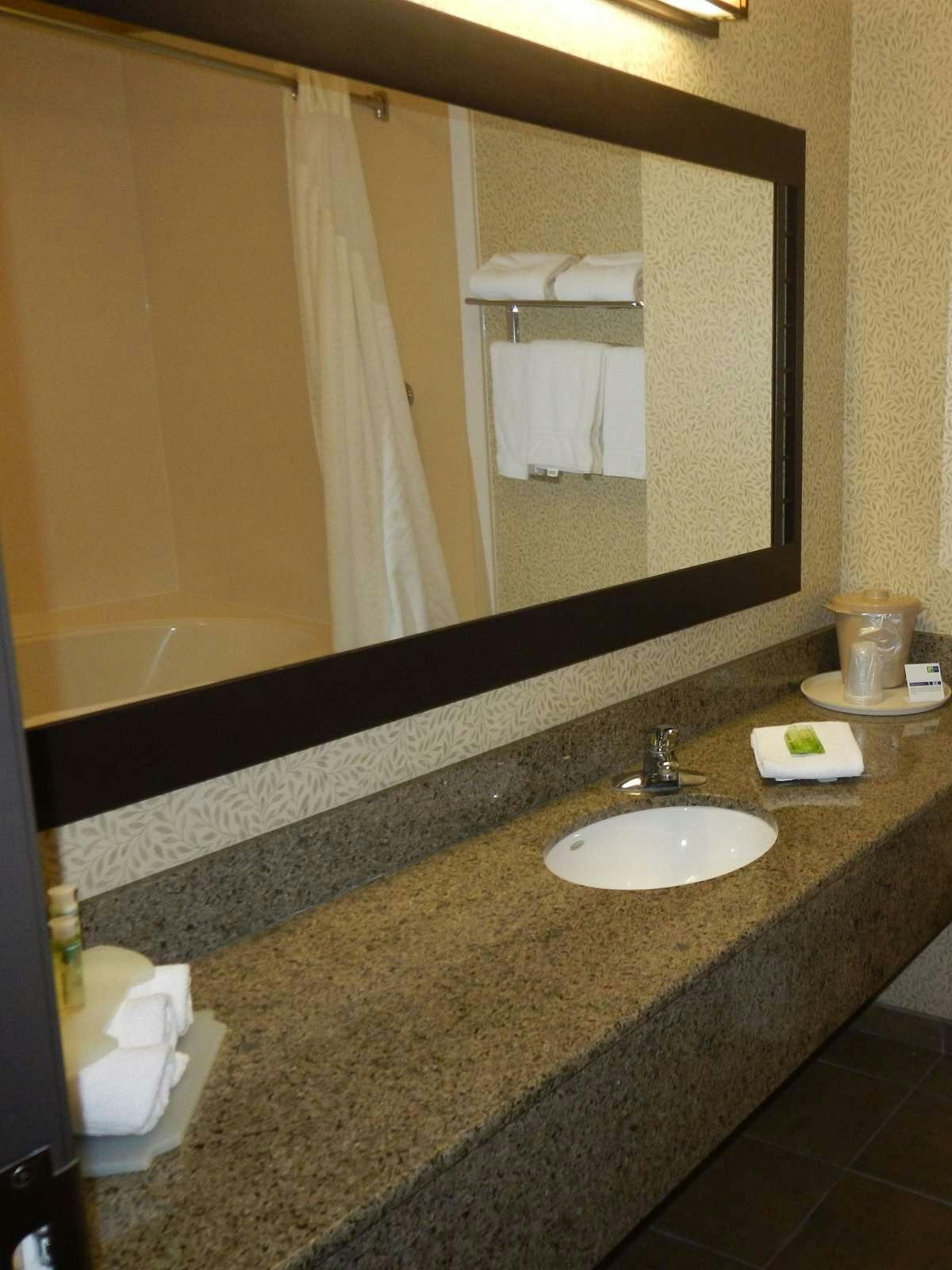Hotel Holiday Inn Express Hotel & Suites St. George North Zion photo 3