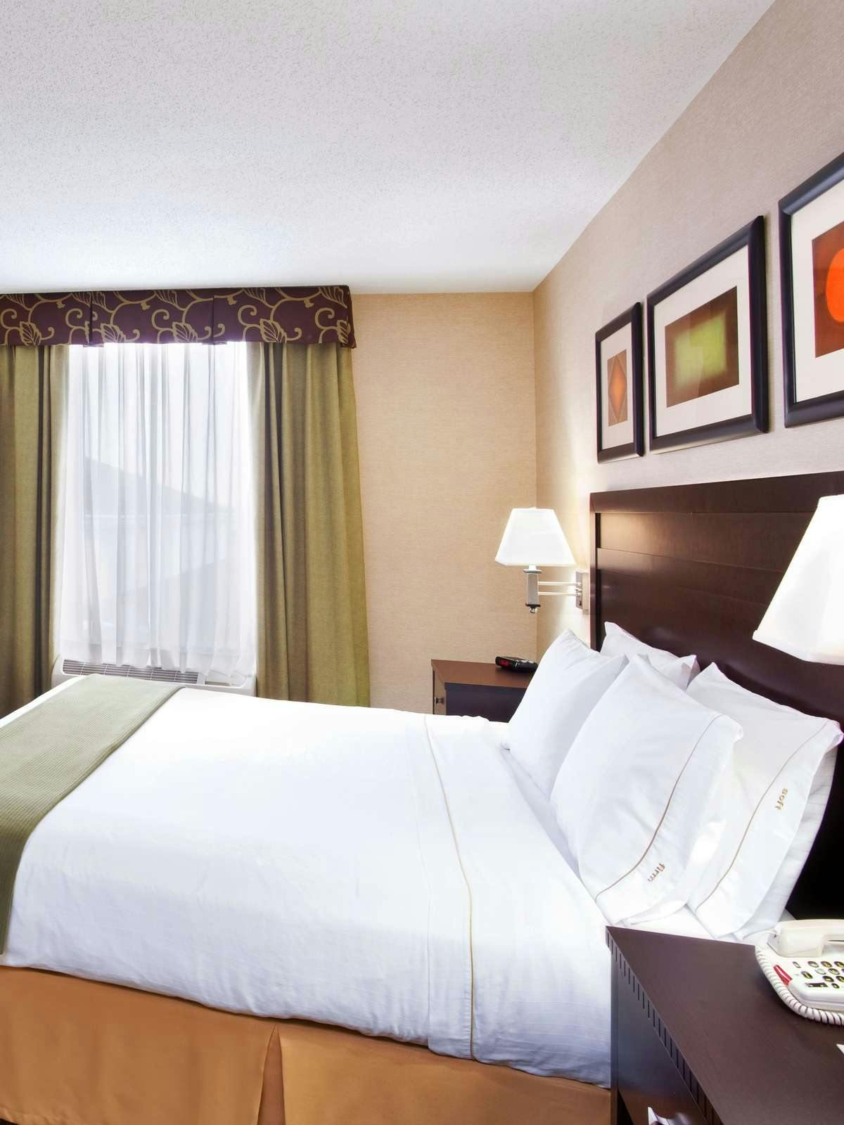 Hotel Holiday Inn Express Hotel & Suites Streetsboro photo 1