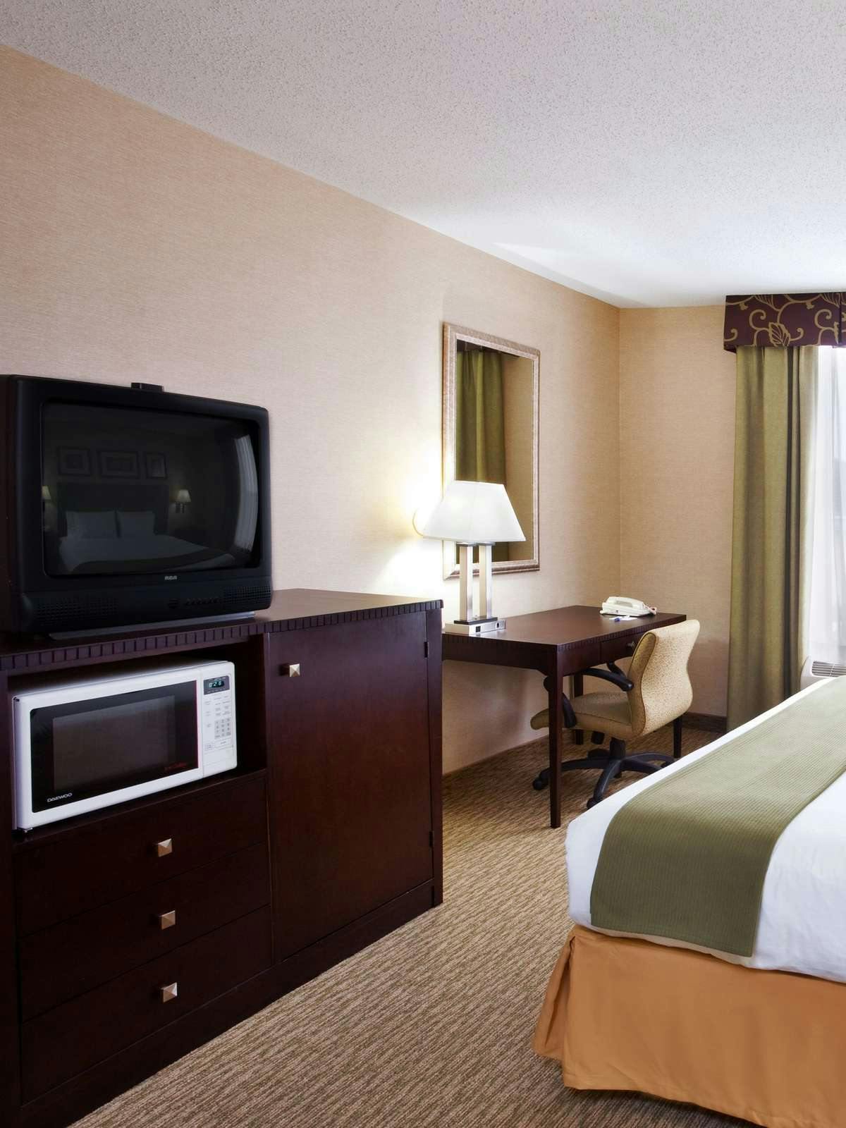 Hotel Holiday Inn Express Hotel & Suites Streetsboro photo 2