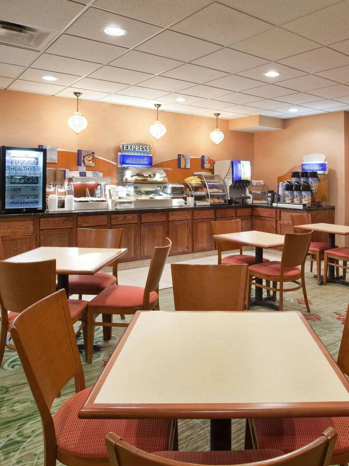 Hotel Holiday Inn Express Hotel & Suites Streetsboro photo 5