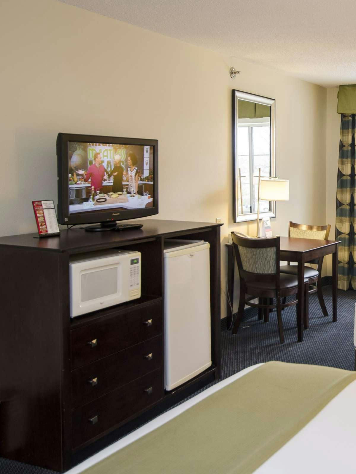 Hotel Holiday Inn Express Hotel & Suites St. Joseph photo 2