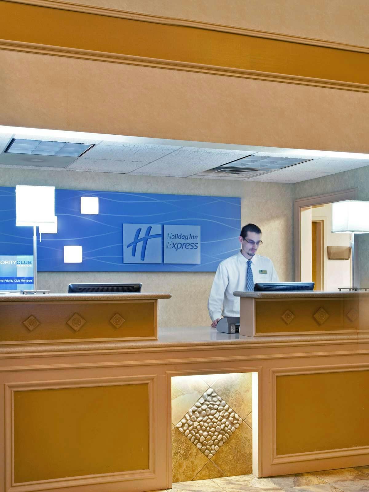 Hotel Holiday Inn Express Hotel & Suites St. Joseph photo 4