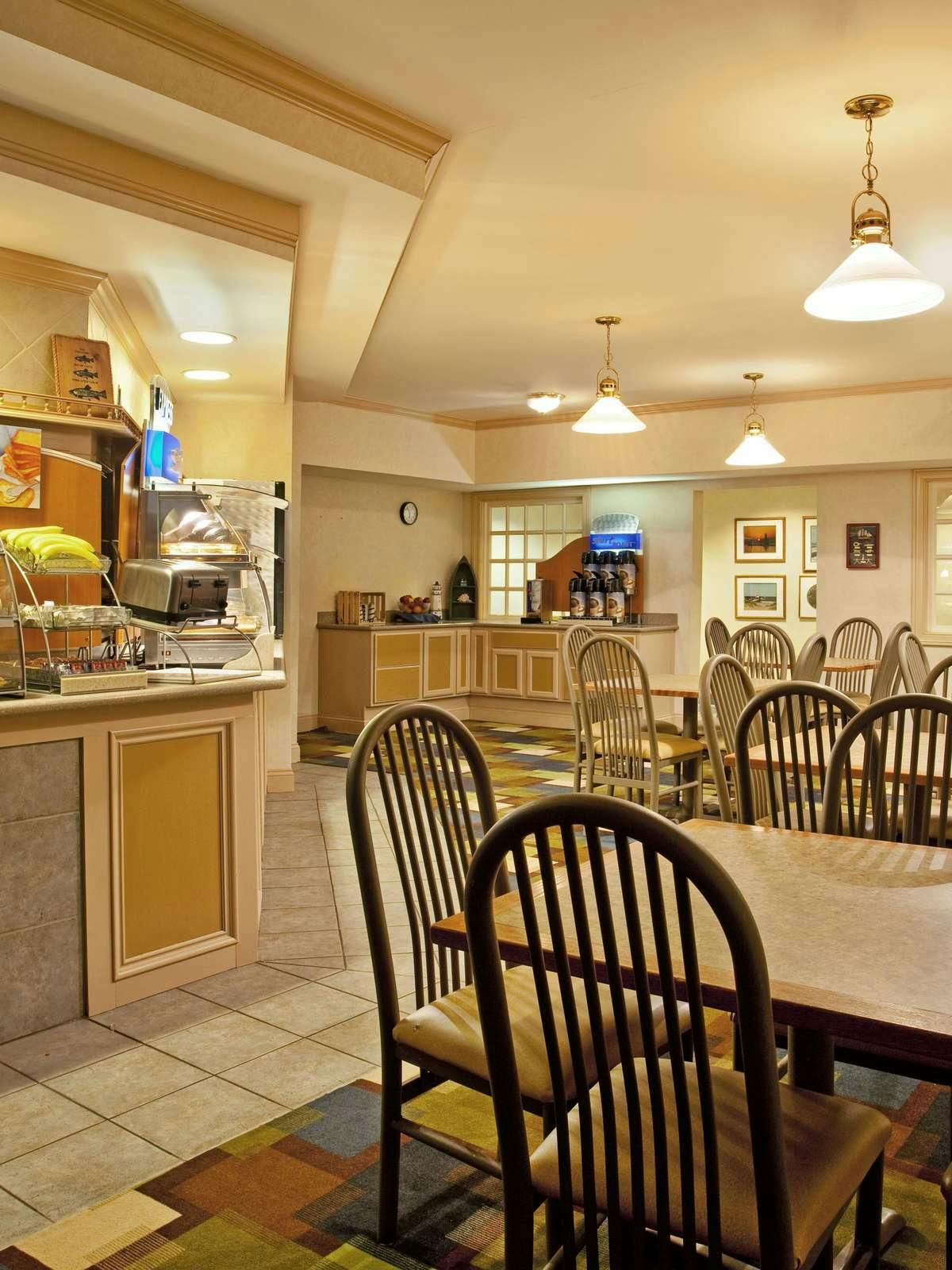 Hotel Holiday Inn Express Hotel & Suites St. Joseph photo 5