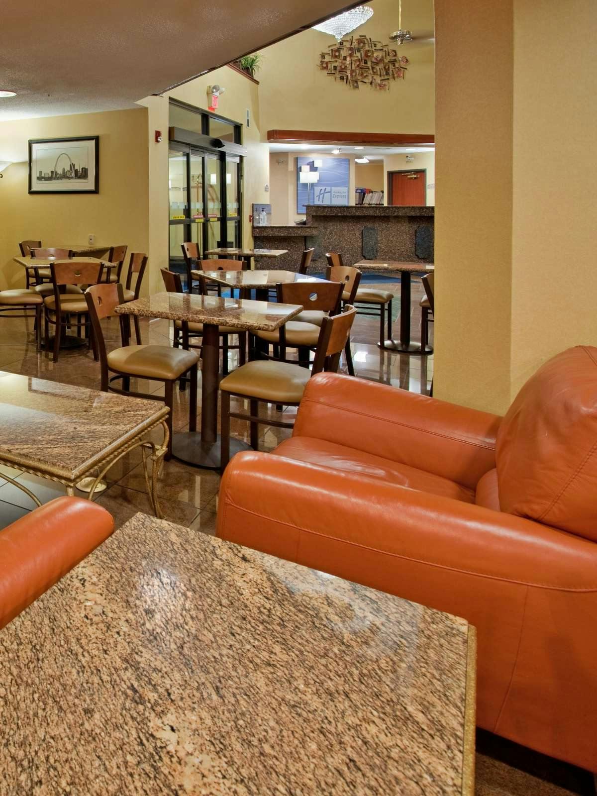 Hotel Holiday Inn Express Hotel & Suites St. Louis West Fenton photo 3