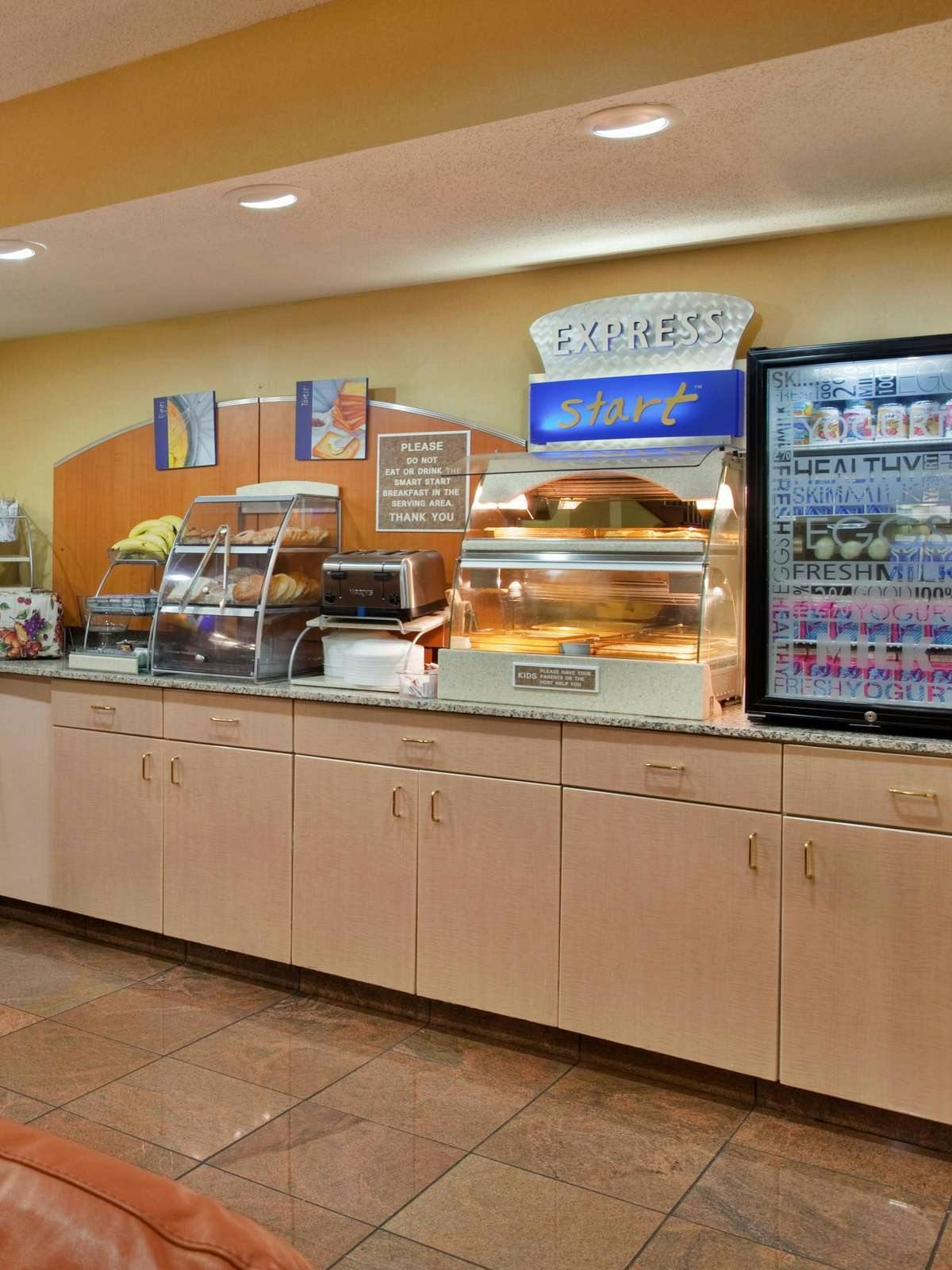 Hotel Holiday Inn Express Hotel & Suites St. Louis West Fenton photo 4