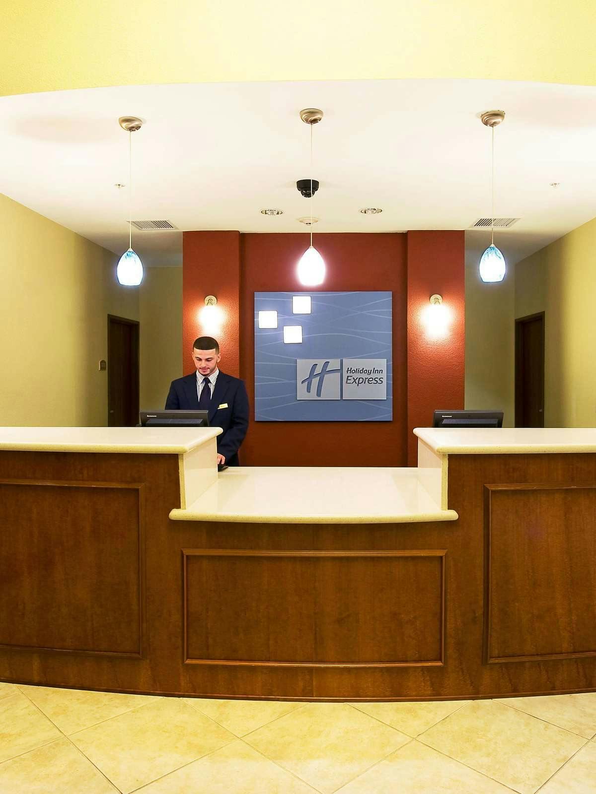 Hotel Holiday Inn Express Hotel & Suites Surprise photo 5