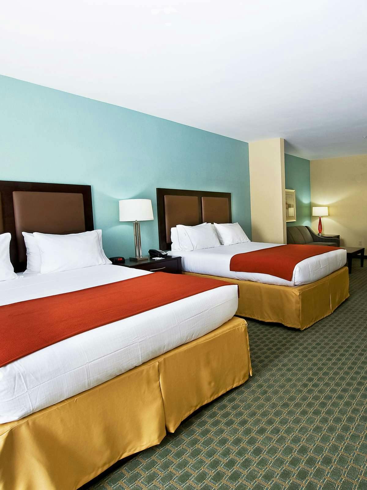 Hotel Holiday Inn Express Hotel & Suites Surprise photo 1