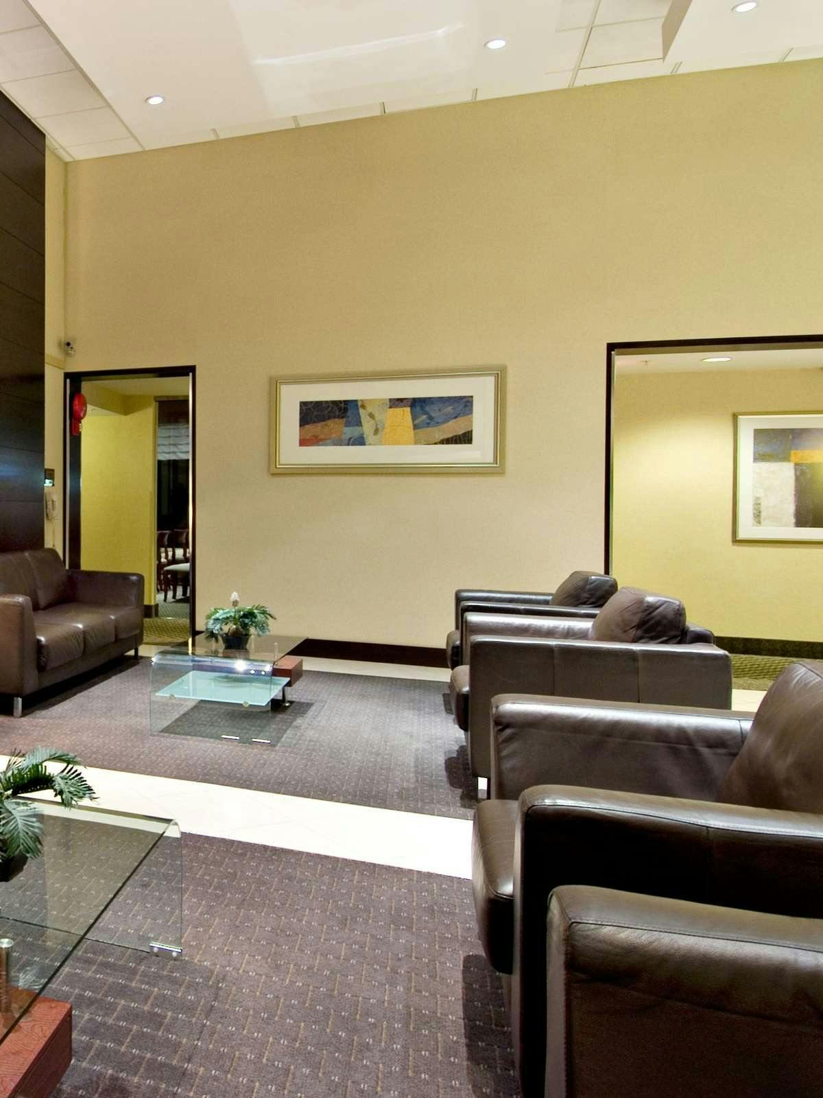 Hotel Holiday Inn Express Hotel & Suites Surrey photo 4