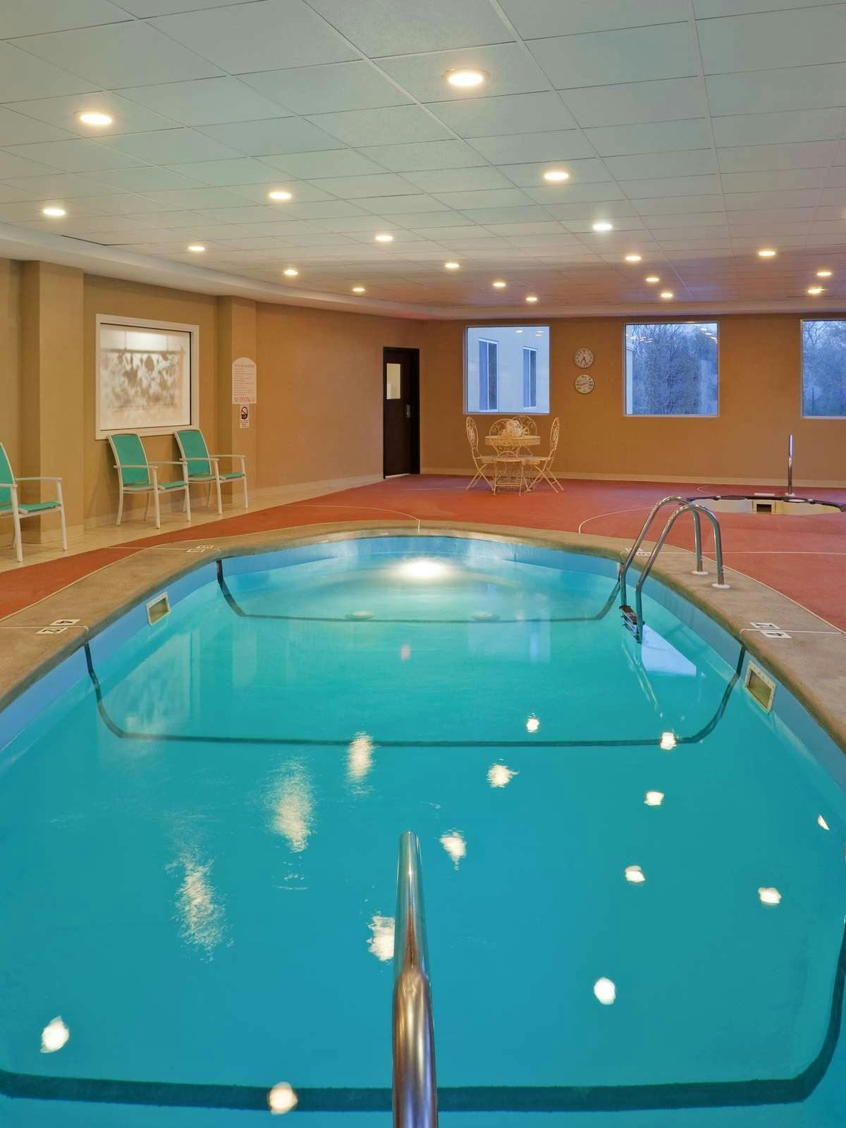 Hotel Holiday Inn Express Hotel & Suites Swansea photo 5