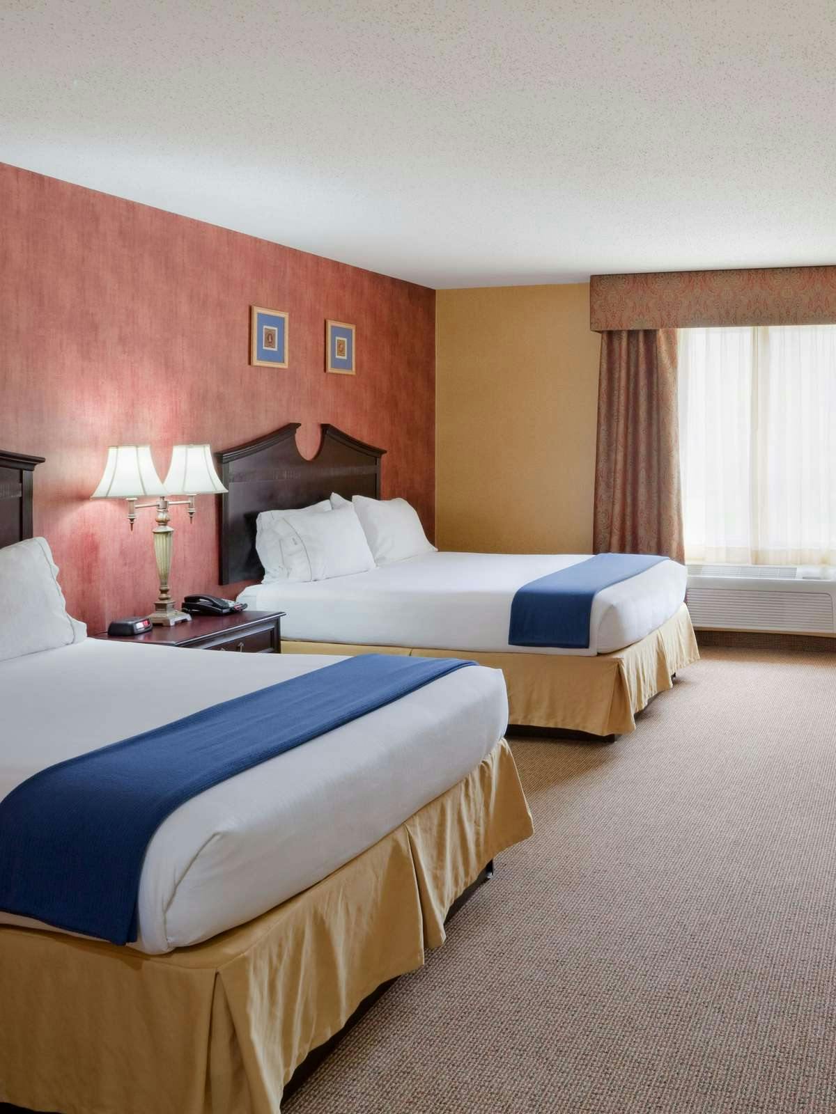 Hotel Holiday Inn Express Hotel & Suites Swansea photo 1