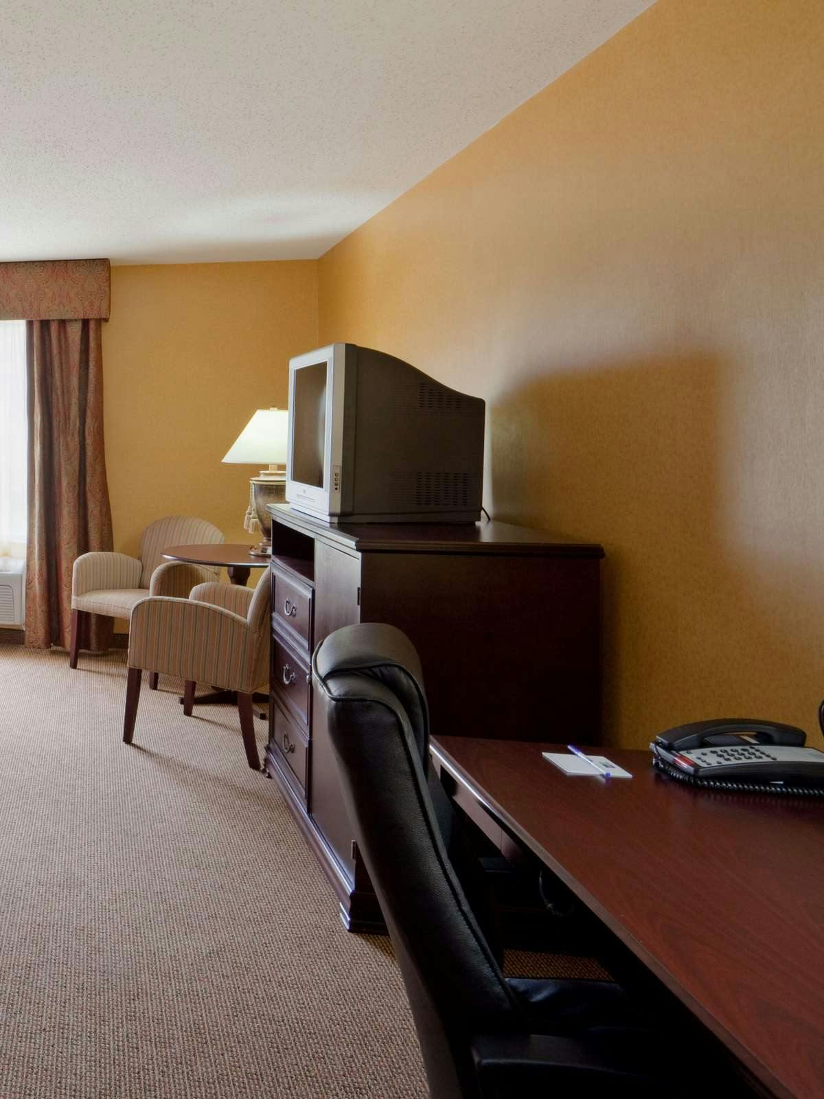 Hotel Holiday Inn Express Hotel & Suites Swansea photo 2