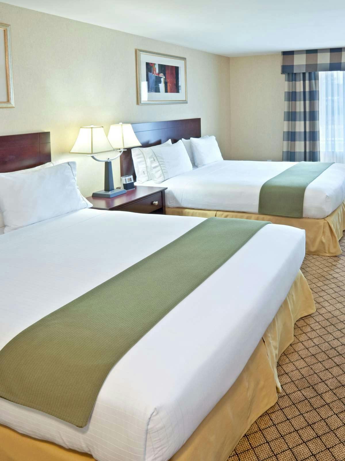 Hotel Holiday Inn Express Hotel & Suites Sumner photo 1