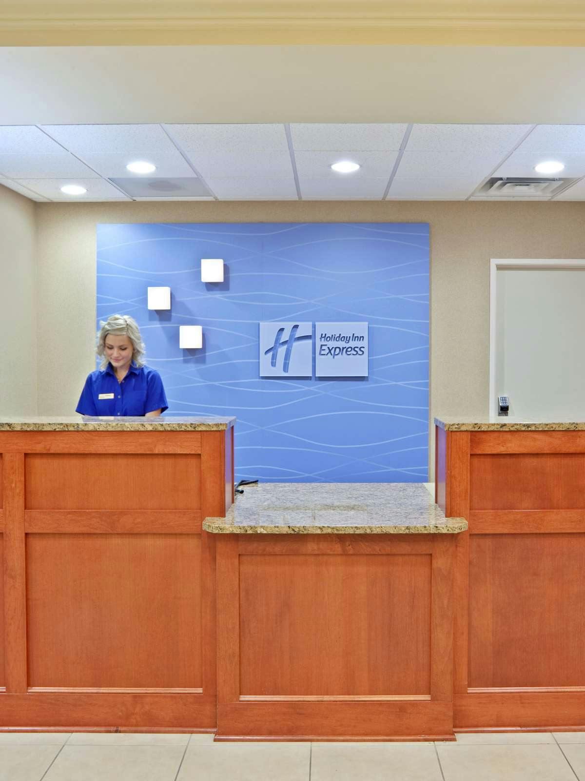 Hotel Holiday Inn Express Hotel & Suites Sumner photo 4