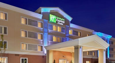 Holiday Inn Express Hotel & Suites Sumner