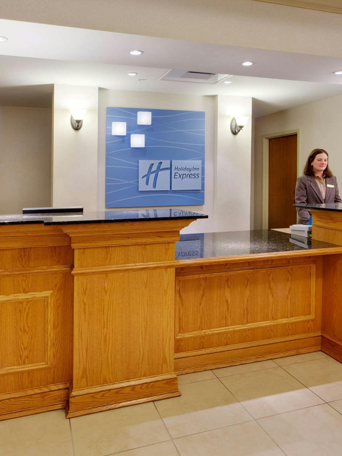 Hotel Holiday Inn Express Hotel & Suites Victor photo 5