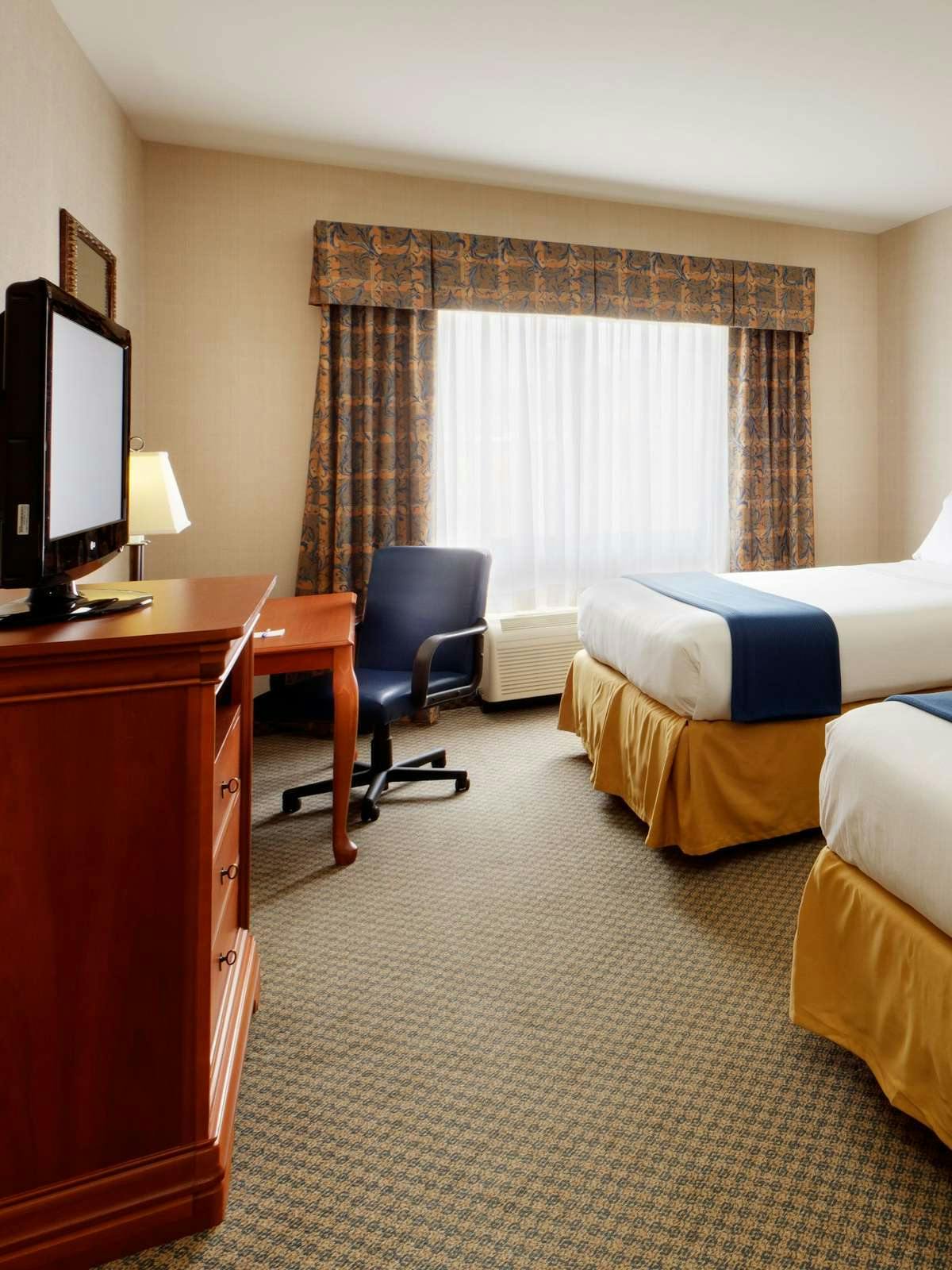 Hotel Holiday Inn Express Hotel & Suites Victor photo 2