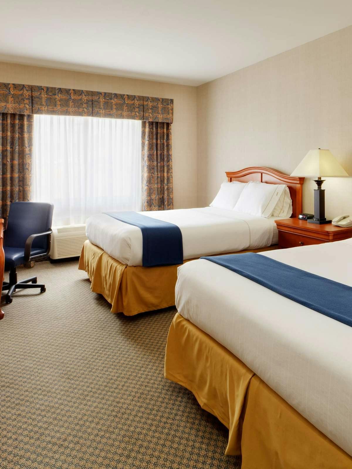 Hotel Holiday Inn Express Hotel & Suites Victor photo 1