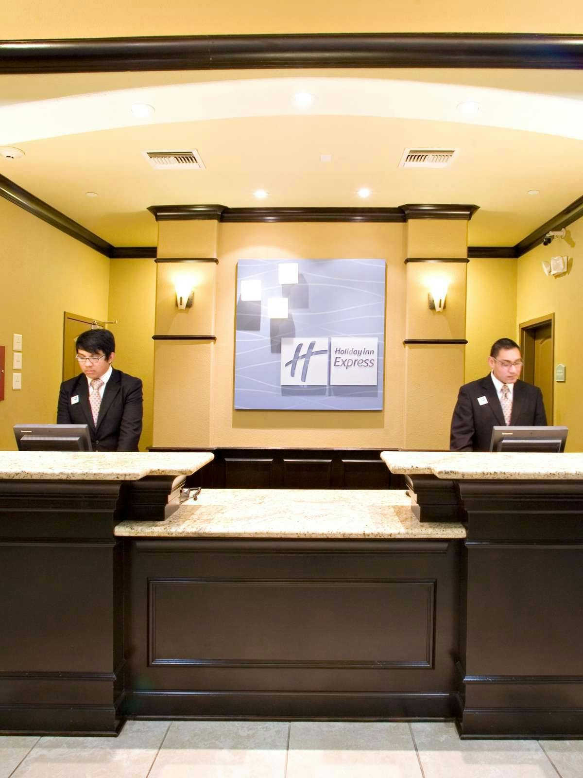 Hotel Holiday Inn Express Hotel & Suites Victoria photo 4