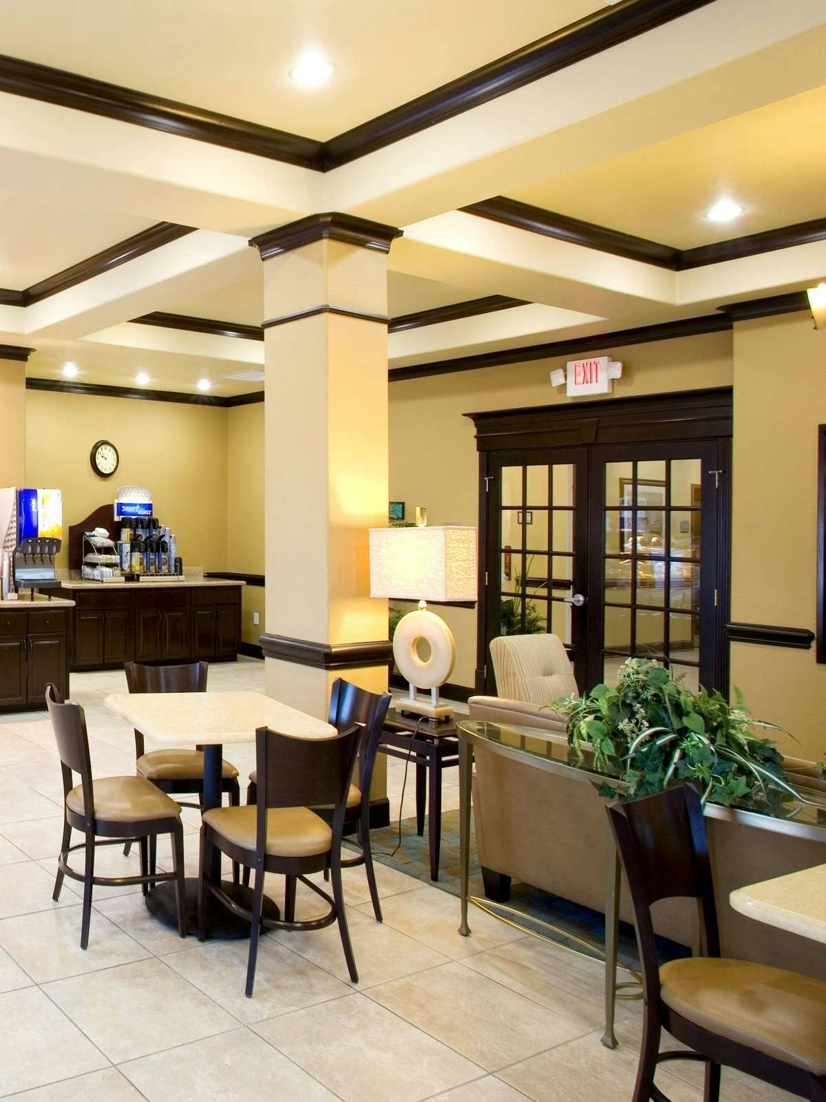 Hotel Holiday Inn Express Hotel & Suites Victoria photo 5