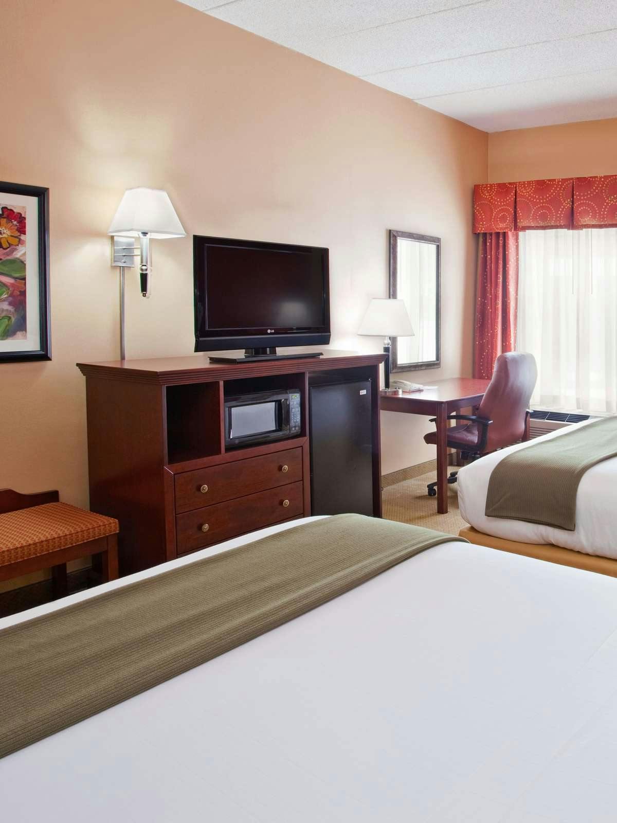 Hotel Holiday Inn Express Hotel & Suites Troy photo 2