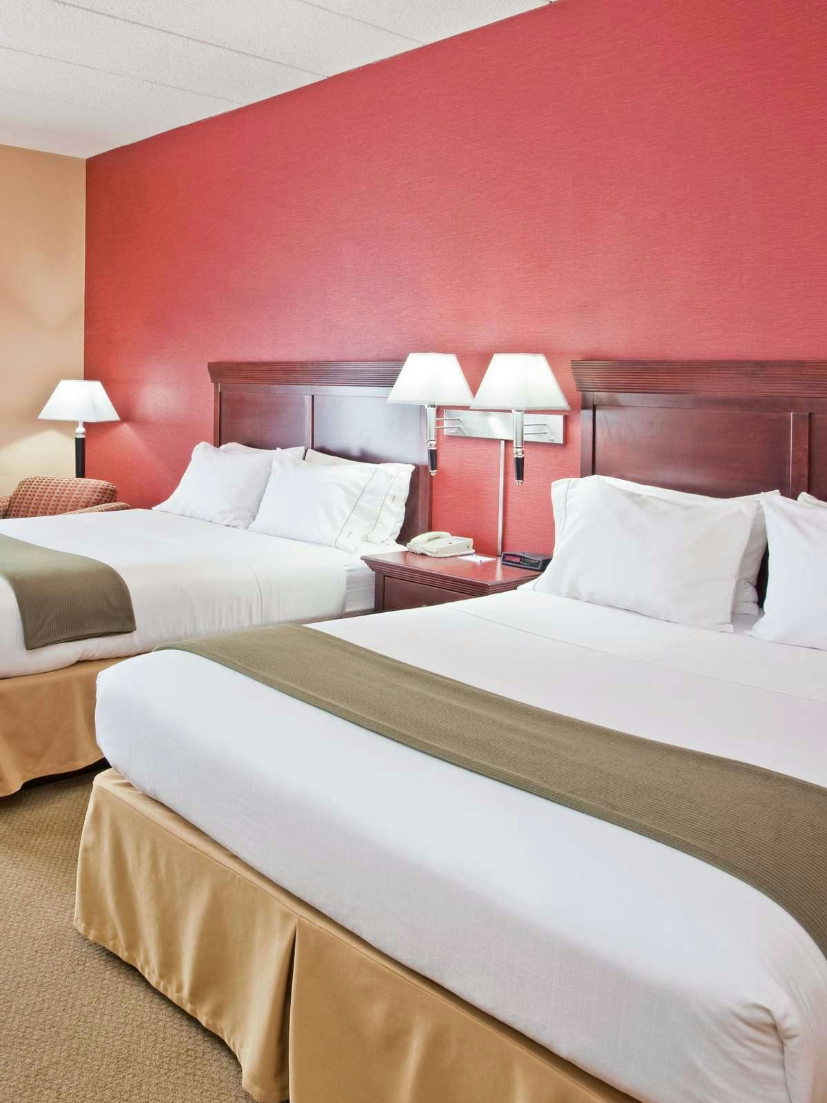 Hotel Holiday Inn Express Hotel & Suites Troy photo 1