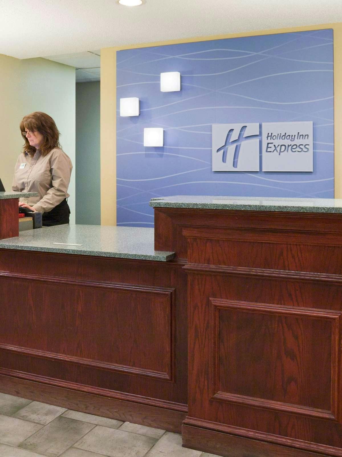 Hotel Holiday Inn Express Hotel & Suites Superior photo 3