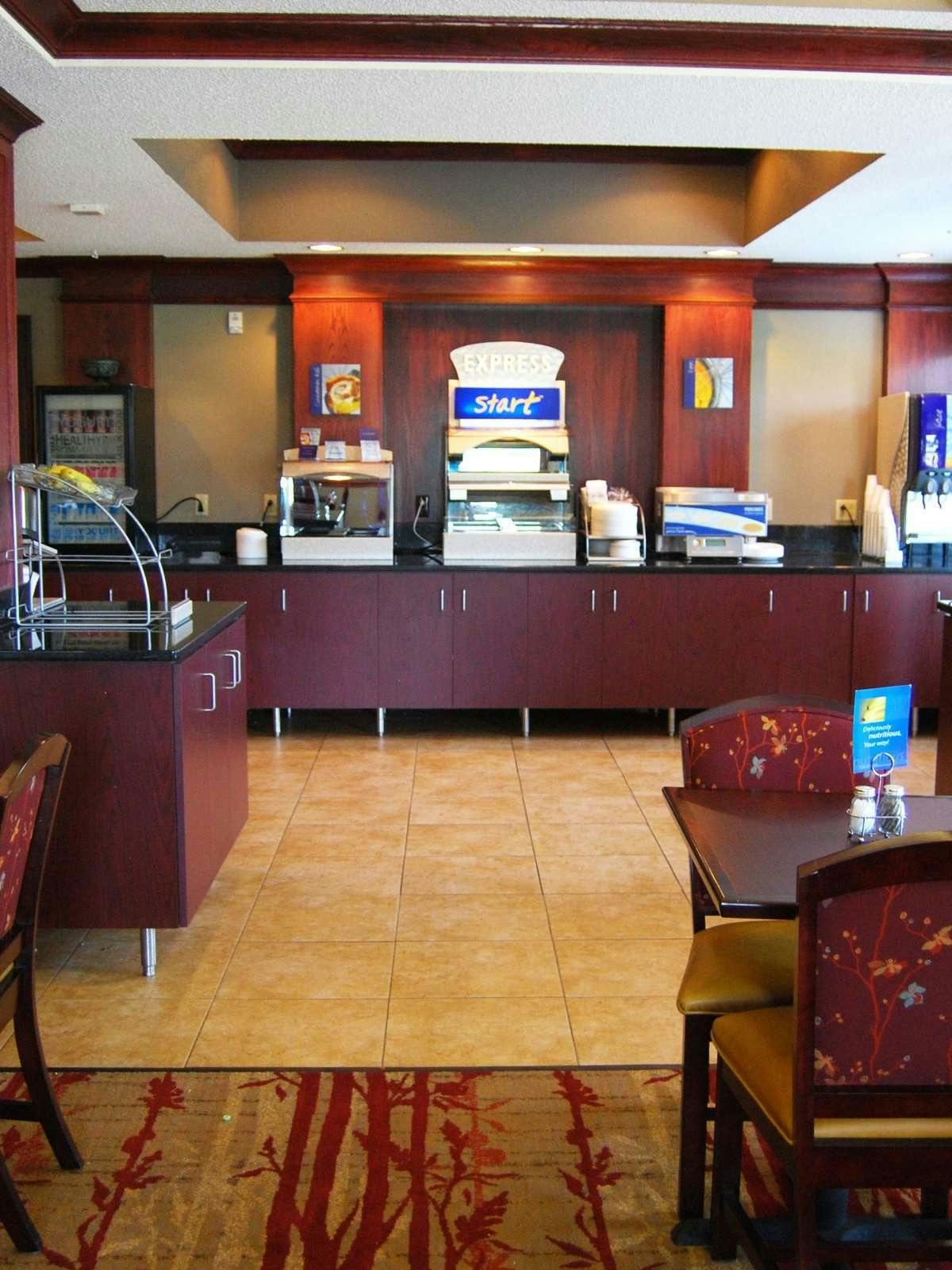 Hotel Holiday Inn Express Hotel & Suites Superior photo 4