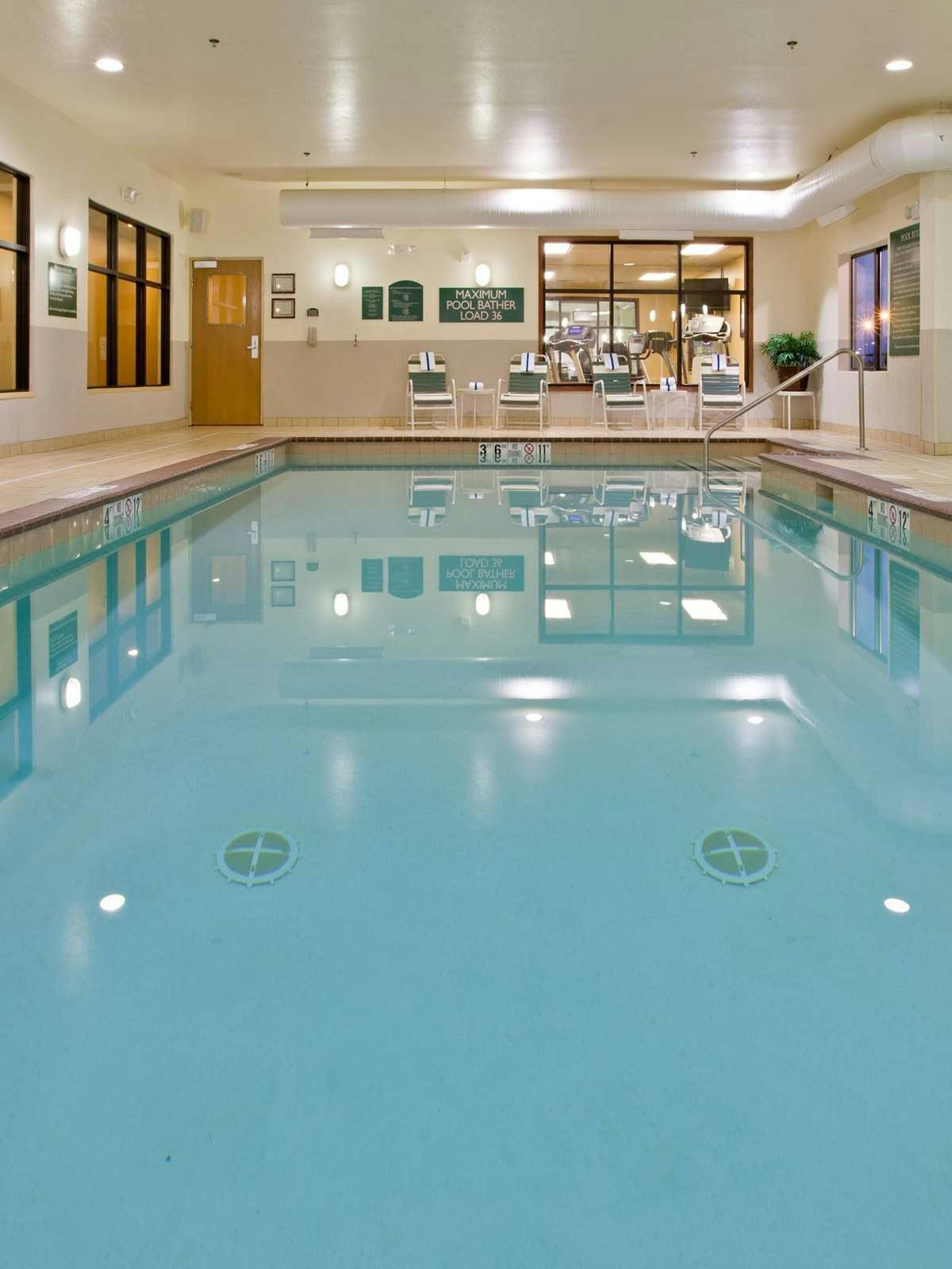 Hotel Holiday Inn Express Hotel & Suites Valparaiso photo 5