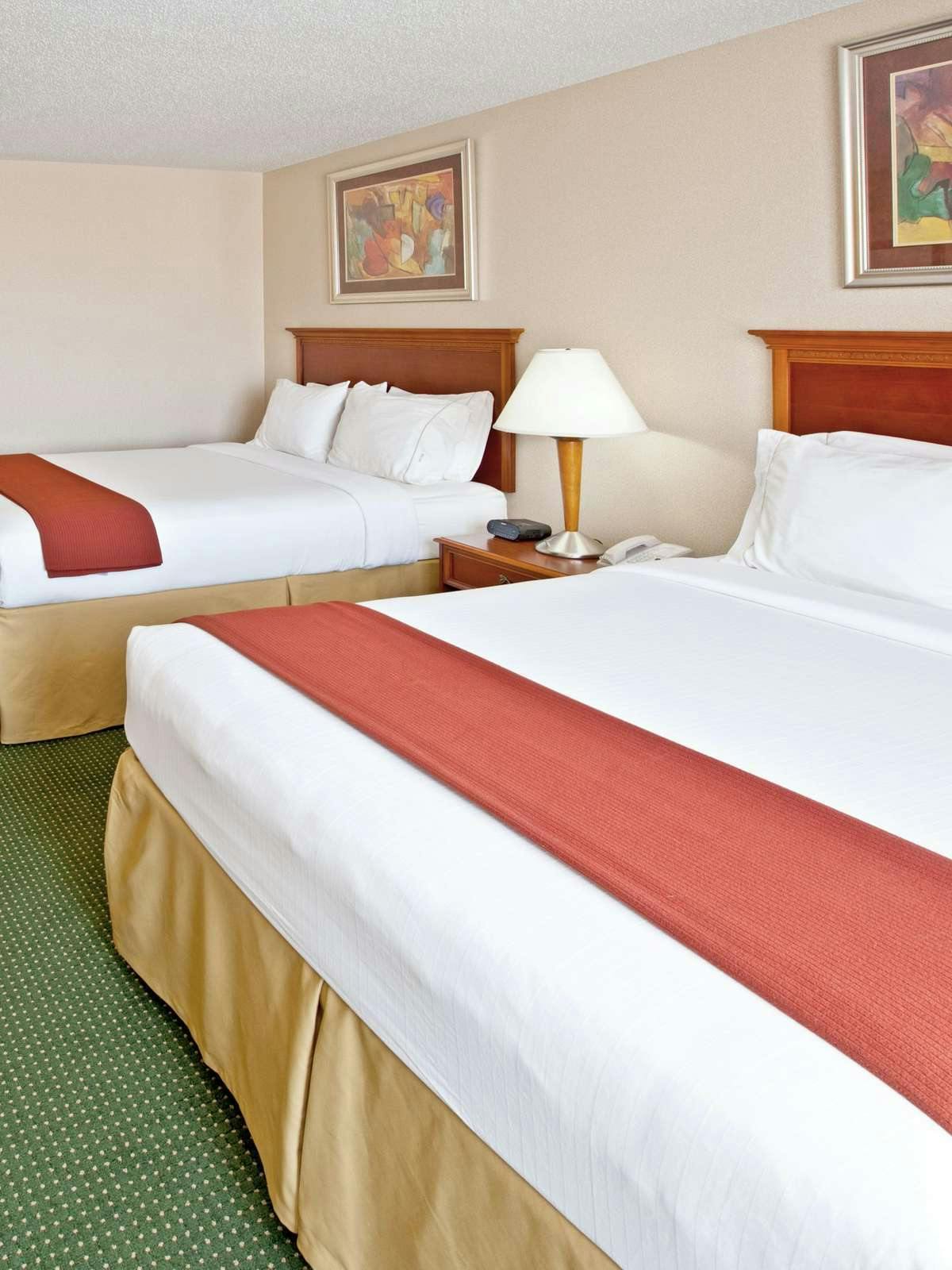 Hotel Holiday Inn Express Hotel & Suites Valparaiso photo 1