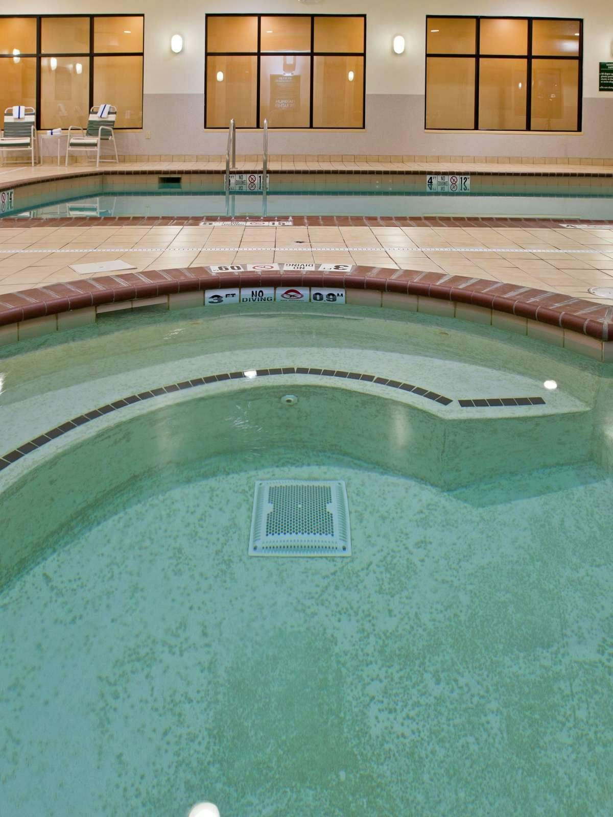 Hotel Holiday Inn Express Hotel & Suites Valparaiso photo 4