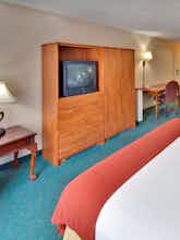 Hotel Holiday Inn Express Hotel & Suites Vermillion photo 2