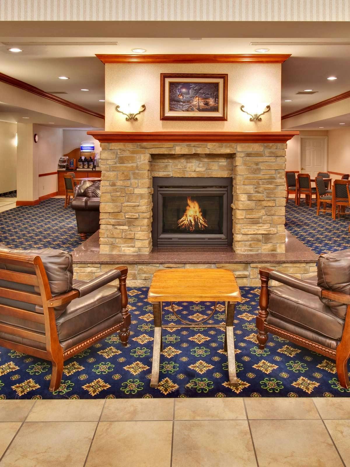 Hotel Holiday Inn Express Hotel & Suites Vermillion photo 3