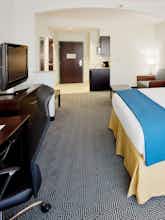 Hotel Holiday Inn Express Hotel & Suites Warminster photo 2