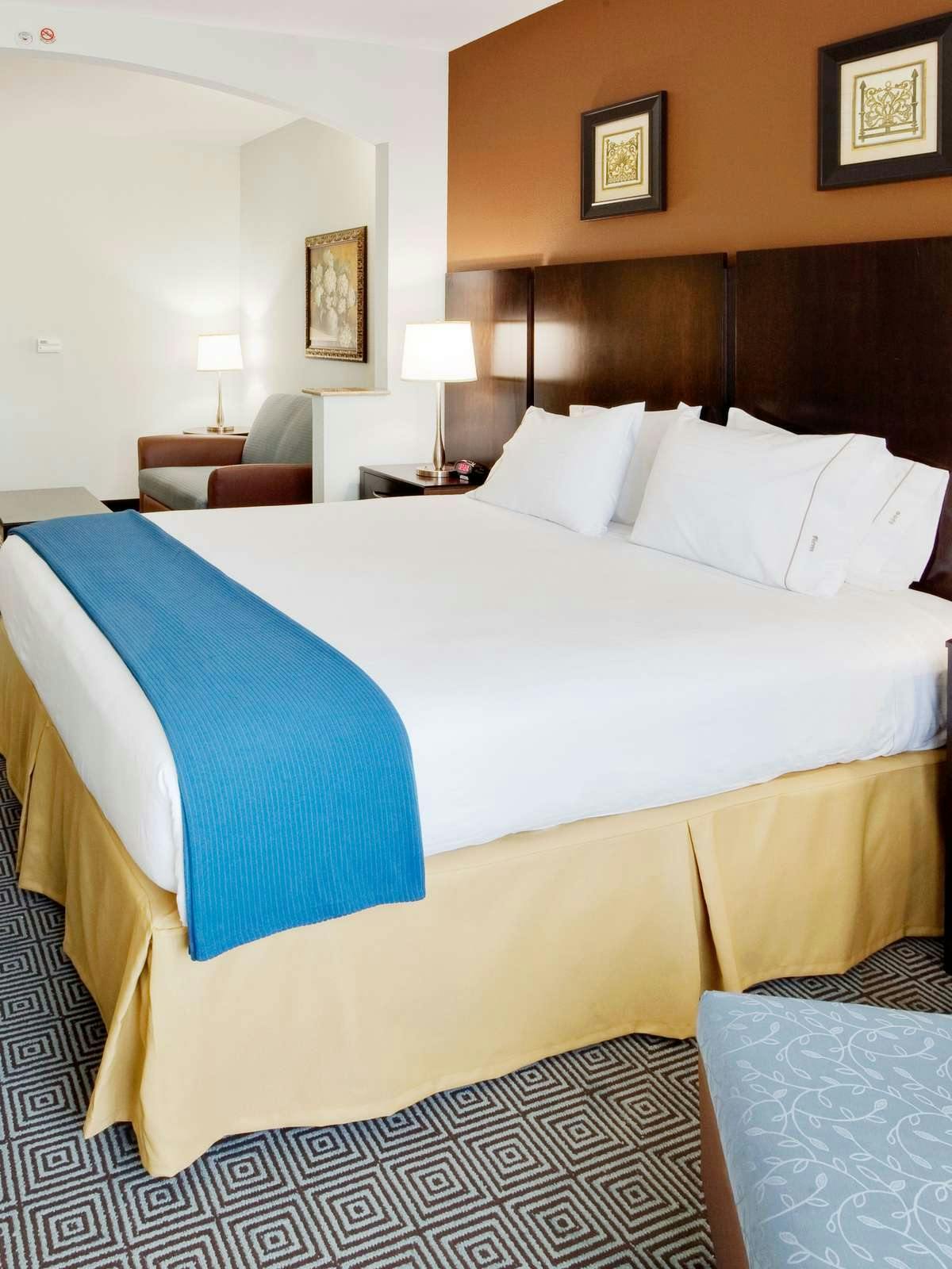 Hotel Holiday Inn Express Hotel & Suites Warminster photo 1