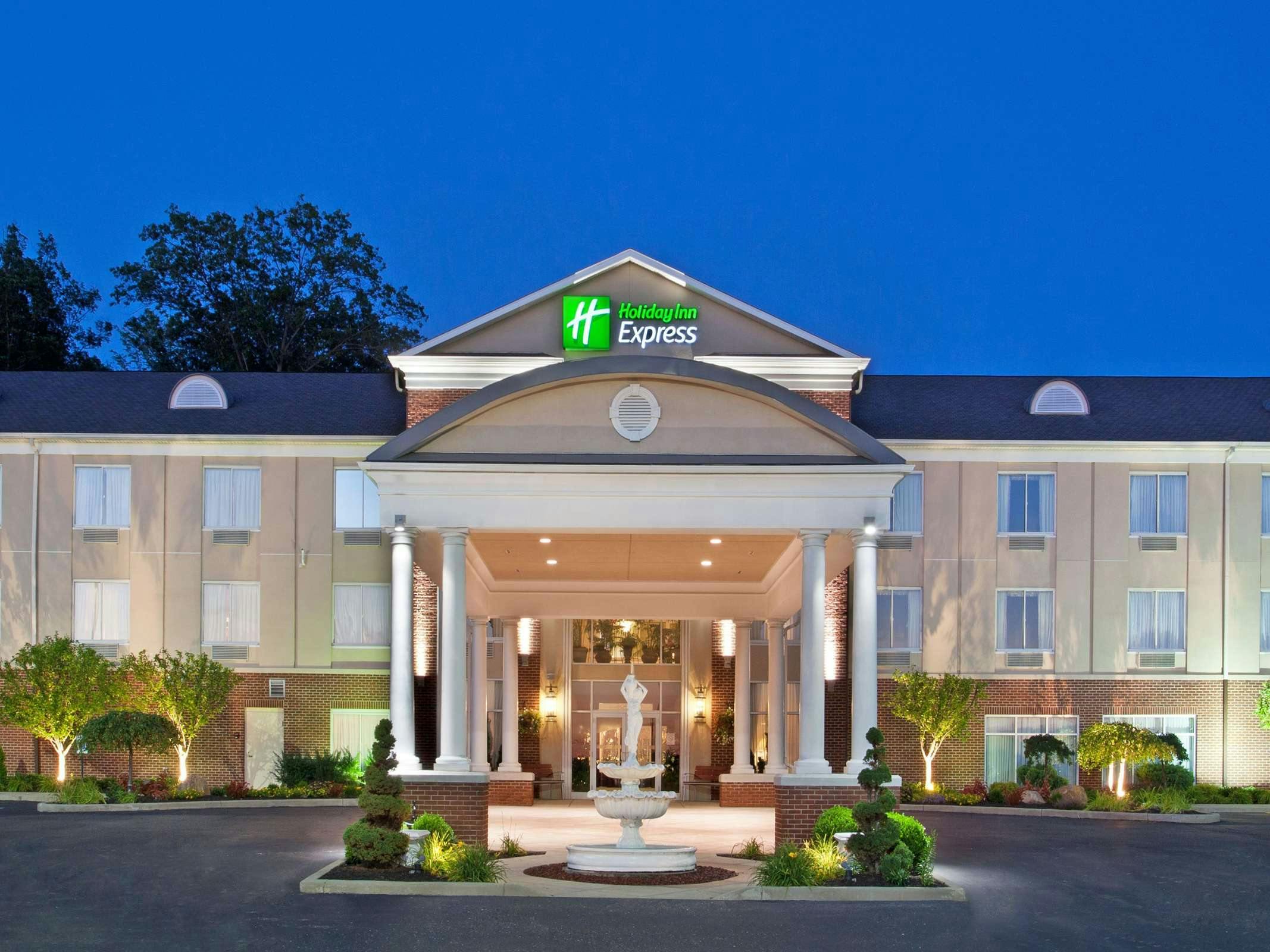 Holiday Inn Express Hotel & Suites Warren