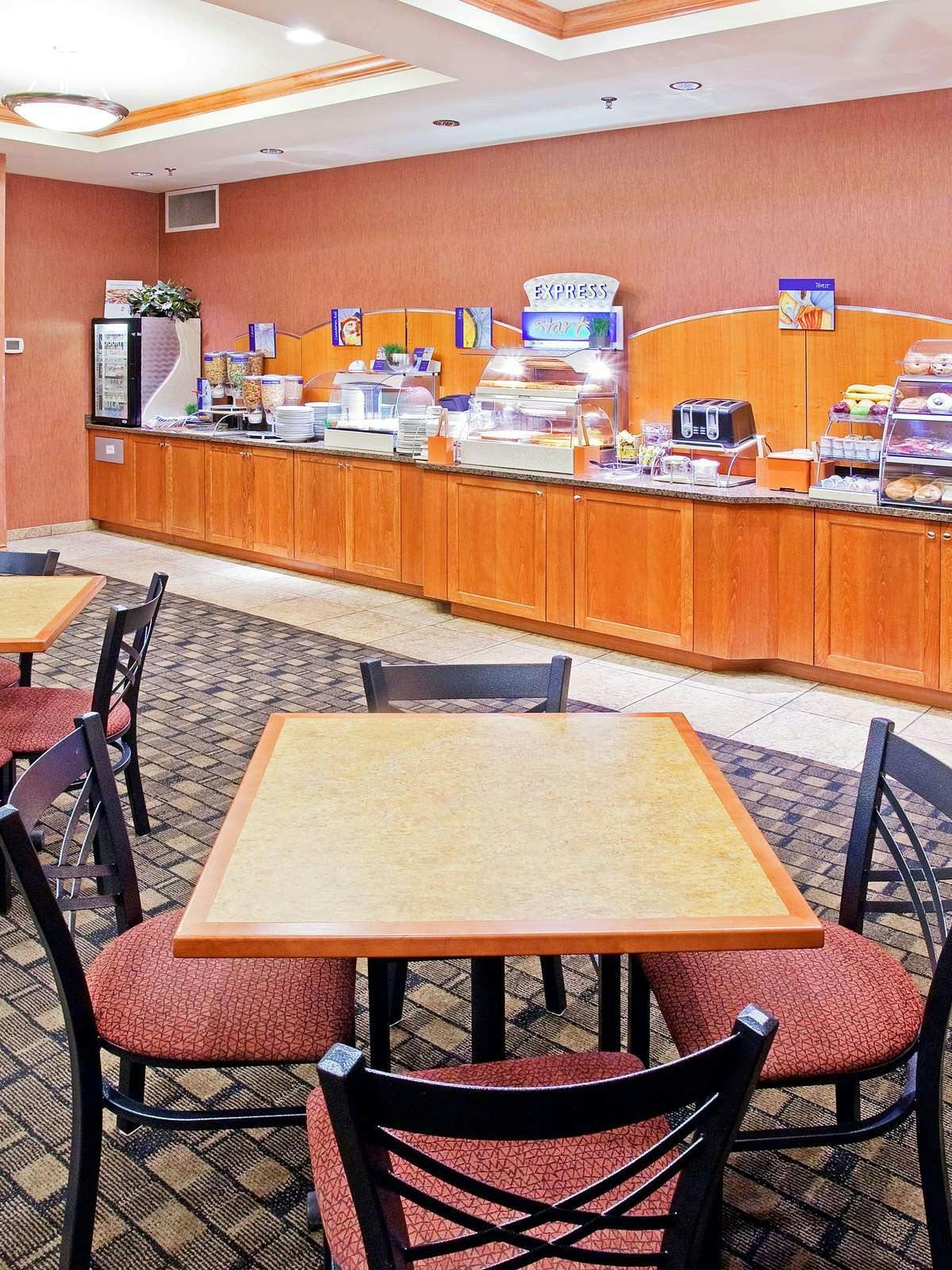 Hotel Holiday Inn Express Hotel & Suites Vernal Dinosaurland photo 5