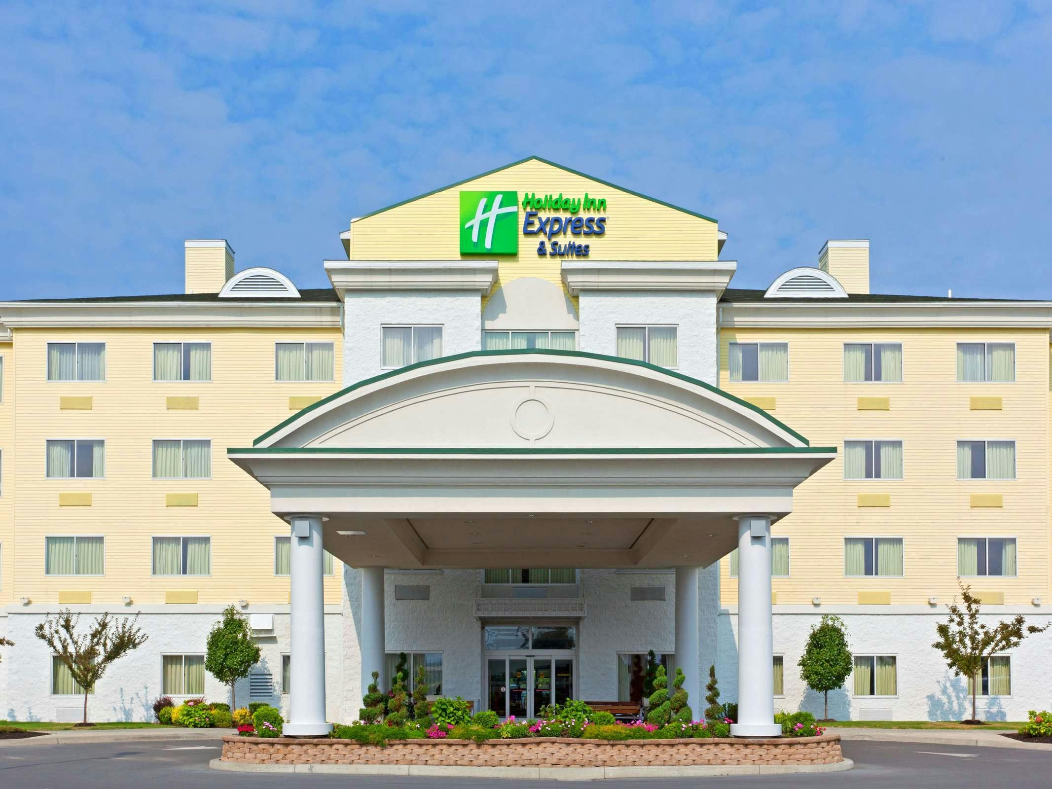 Holiday Inn Express Hotel & Suites Watertown Thousand Islands