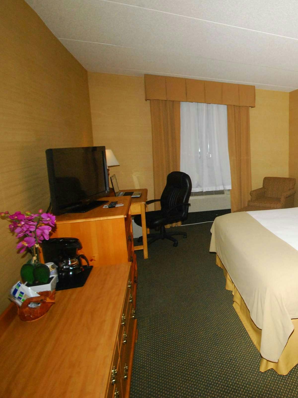 Hotel Holiday Inn Express Hotel & Suites Warrenton photo 2