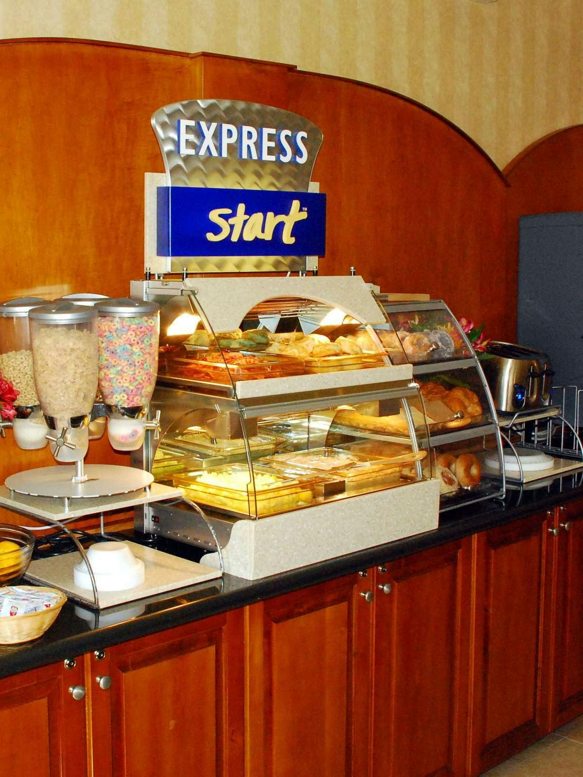 Hotel Holiday Inn Express Hotel & Suites Warrenton photo 4