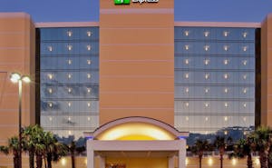 Holiday Inn Express Hotel & Suites Virginia Beach Oceanfront
