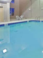 Hotel Holiday Inn Express Hotel & Suites Vernon photo 5