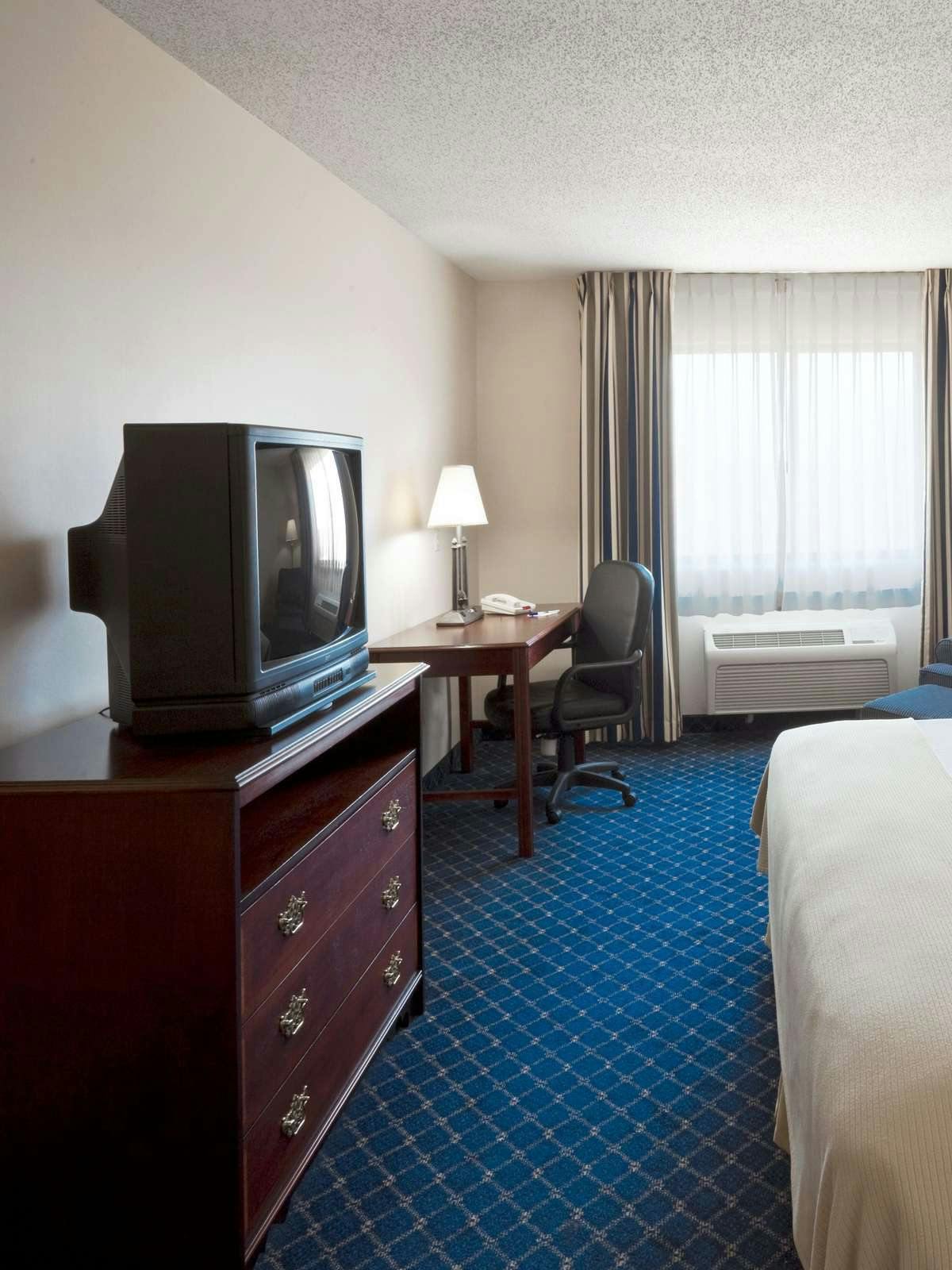 Hotel Holiday Inn Express Hotel & Suites Warsaw photo 2